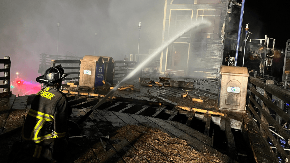 Fire on Oceanside Pier creates massive smoke plume – NBC 7 San Diego