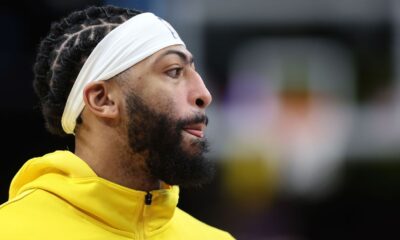 Lakers' Anthony Davis aggravates eye injury, exits vs. Wolves