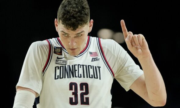 Purdue's Zach Edey and UConn's Donovan Clingan anchoring the middle in national title game