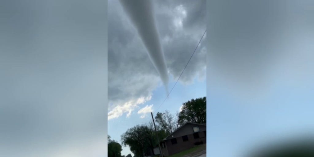 Video of Kansas EF-3 tornado shows funnel spinning above man's head