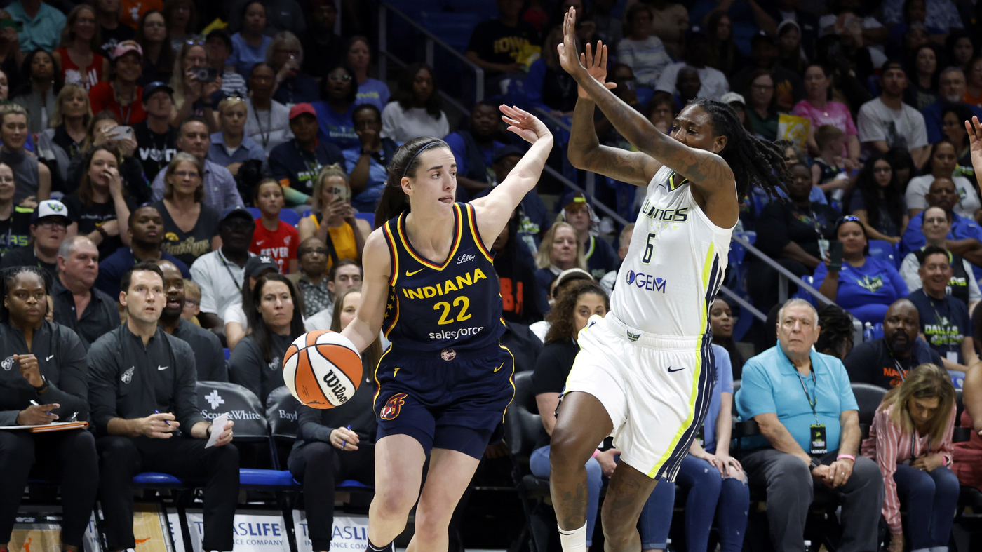 Caitlin Clark shines in her WNBA debut with the Indiana Fever : NPR