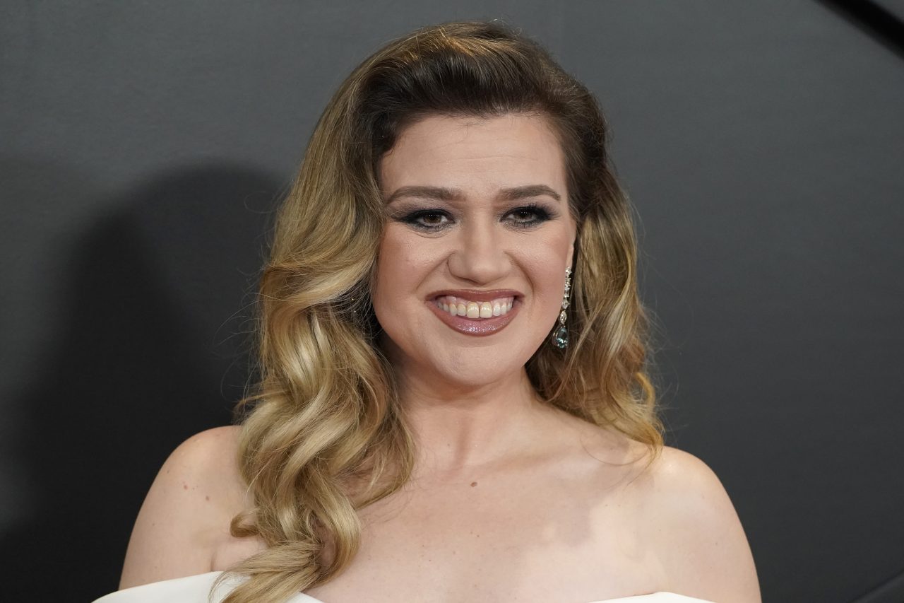 How did Kelly Clarkson lose weight? Singer admits to taking weight loss drug on talk show