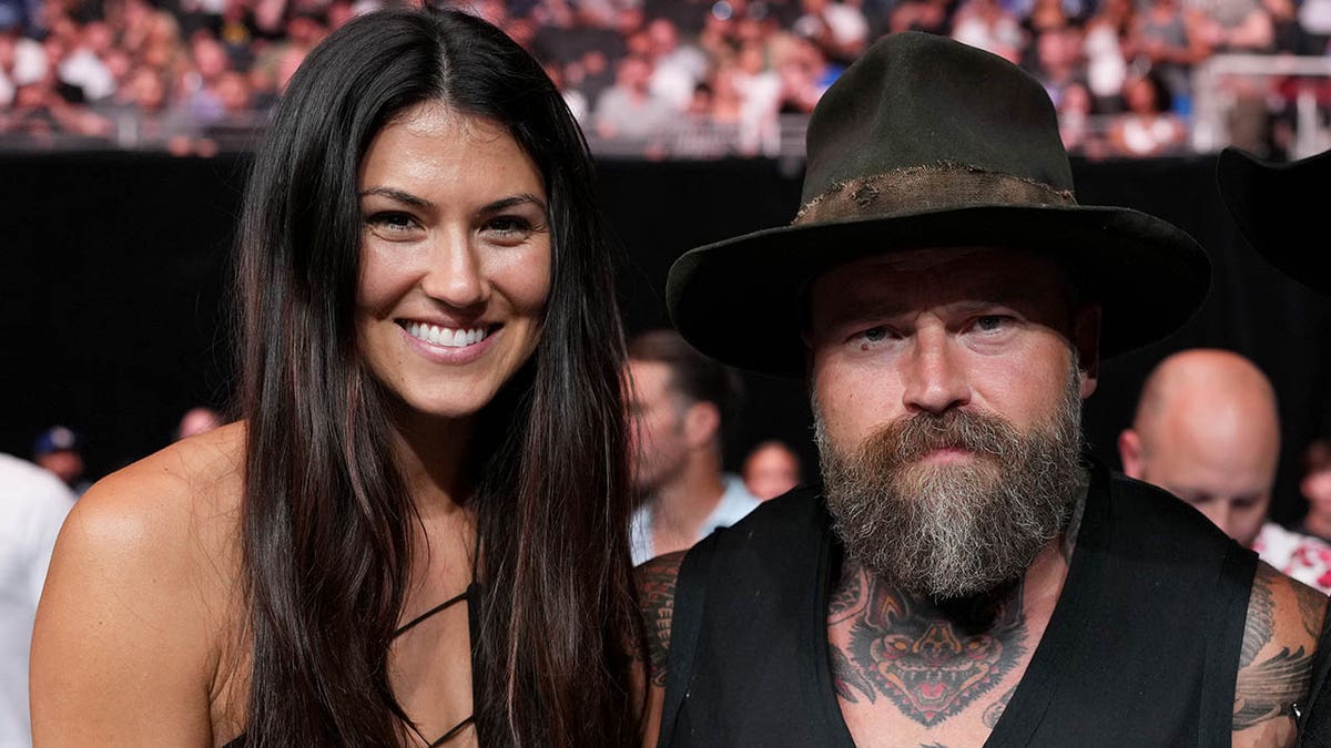 kelly yazdi with zac brown