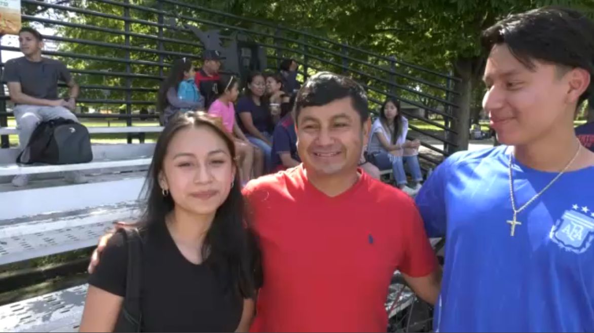 Familias neoyorquinas celebran el Día del Padre en Queens