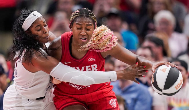 Indiana Fever forward Aliyah Boston (7) rushes up the court against Atlanta Dream forward Cheyenne Parker-Tyus (32) on Thursday, June 13, 2024, during the game at Gainbridge Fieldhouse in Indianapolis. The Indiana Fever defeated the Atlanta Dream, 91-84.