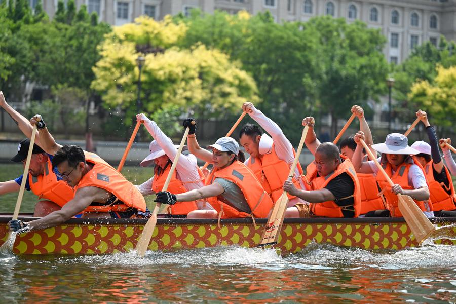 Spanish engineer's Dragon Boat Festival in N China's Tianjin-Xinhua