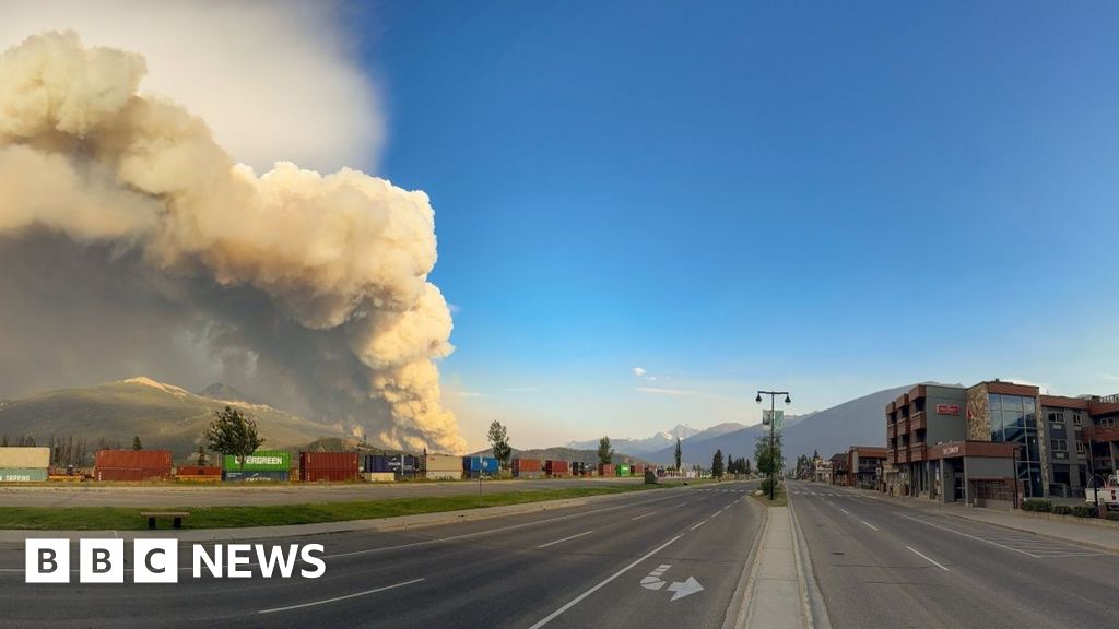 25,000 evacuated from tourist town of Jasper