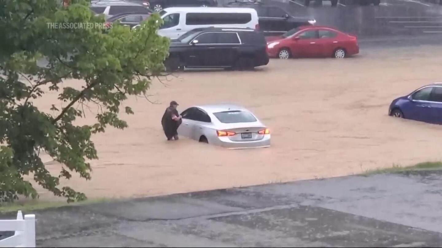 Dollywood amusement park experiences flash flooding