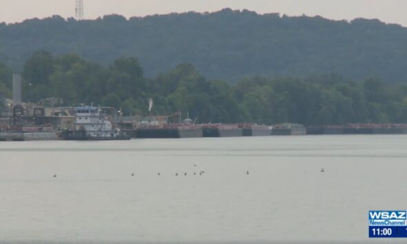 Man injured in Ohio River barge accident