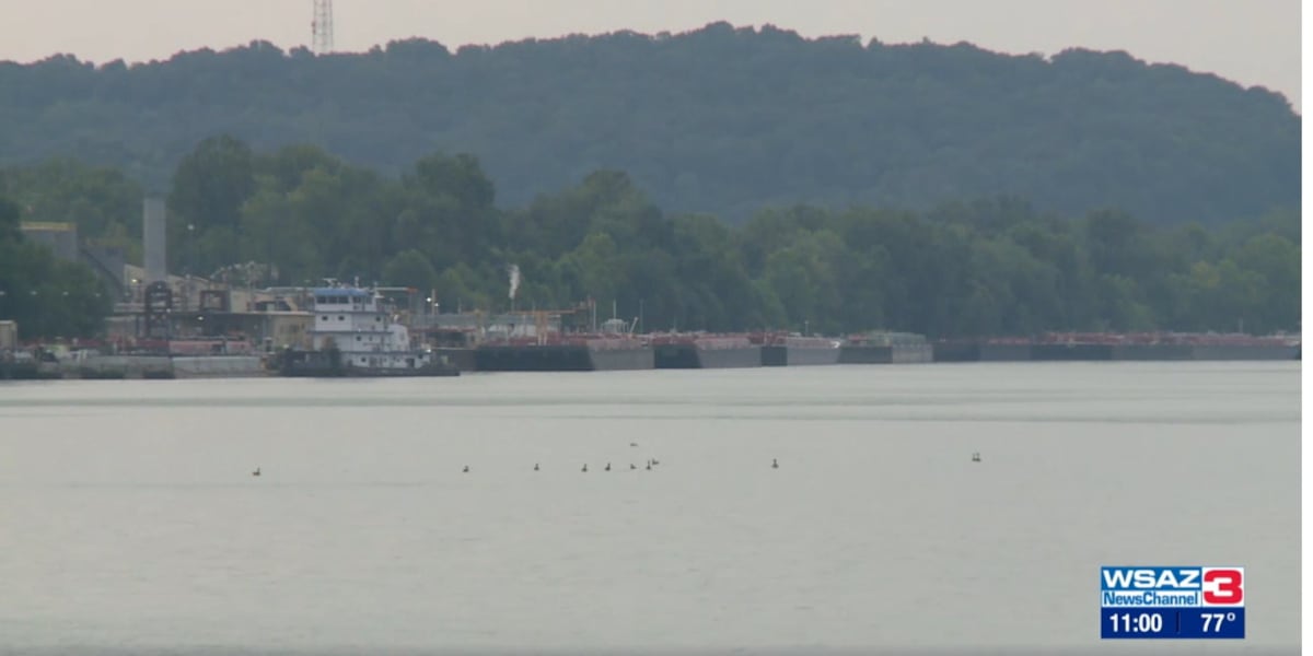 Man injured in Ohio River barge accident