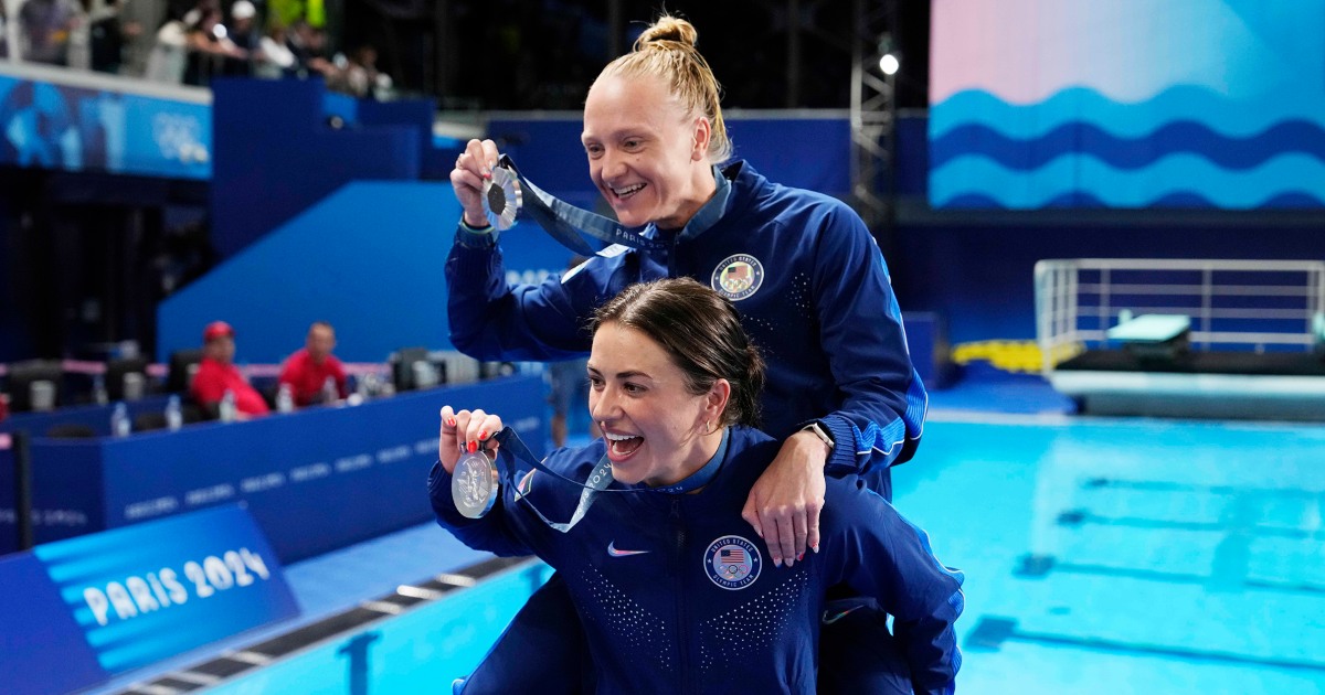 Synchronized divers Sarah Bacon and Kassidy Cook serve up first U.S. medals