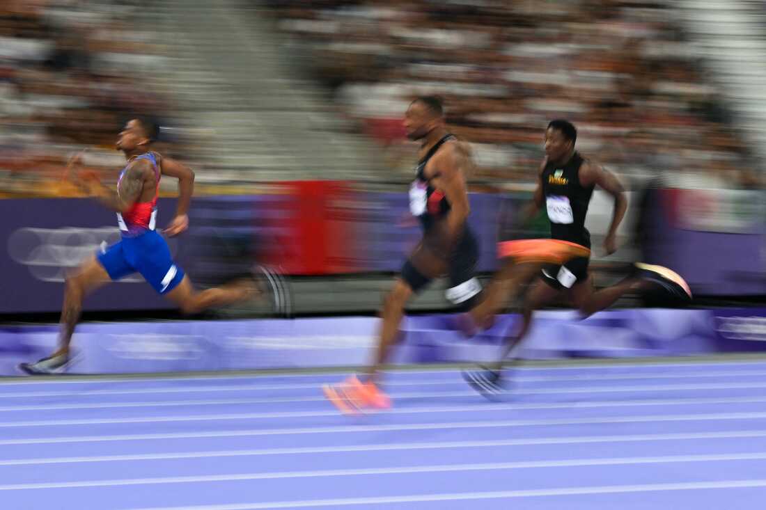 U.S.'s Quincy Hall (L), sprints ahead of Britain's Matthew Hudson-Smith (C) and Zambia's Muzala Samukonga (R) to win gold in the men's 400m final at Stade de France in Saint-Denis, north of Paris.