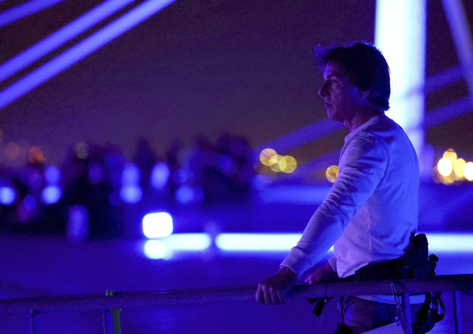 El actor Tom Cruise en el techo del Stade de France durante 