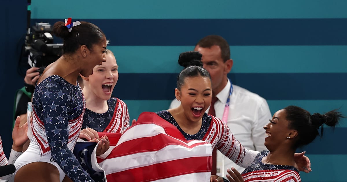 Ahead of team competition, Simone Biles and Jordan Chiles encouraged Suni Lee to “walk out like you’re the reigning Olympic champion.” – Exclusive