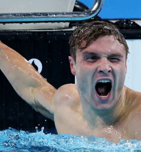 Bobby Finke breaks world record to win men's 1500m freestyle gold