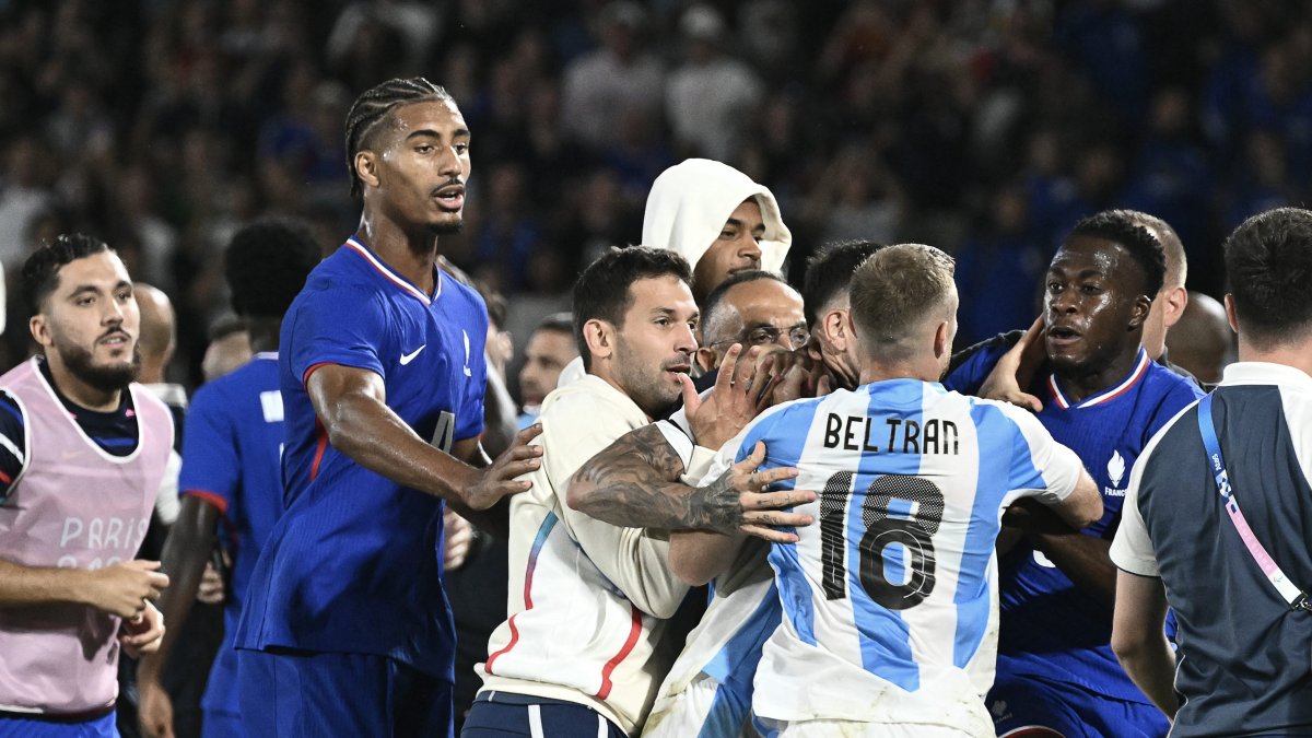 Fight erupts after France eliminates Argentina in 2024 Olympics – NBC10 Philadelphia