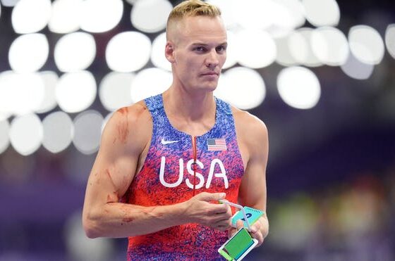 Sam Kendricks wins pole vault silver despite spikes puncturing hand